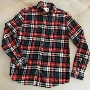 VSTR soft flannel plaid button down shirt (NWOT)